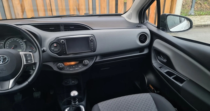 Toyota Yaris cena 38900 przebieg: 98000, rok produkcji 2015 z Jedlina-Zdrój małe 781